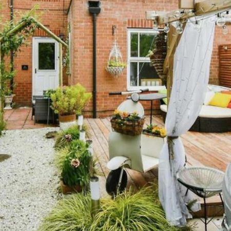 Cosy Garden Flat, Private Hot Tub & Four Poster Bed Apartment York Exterior photo